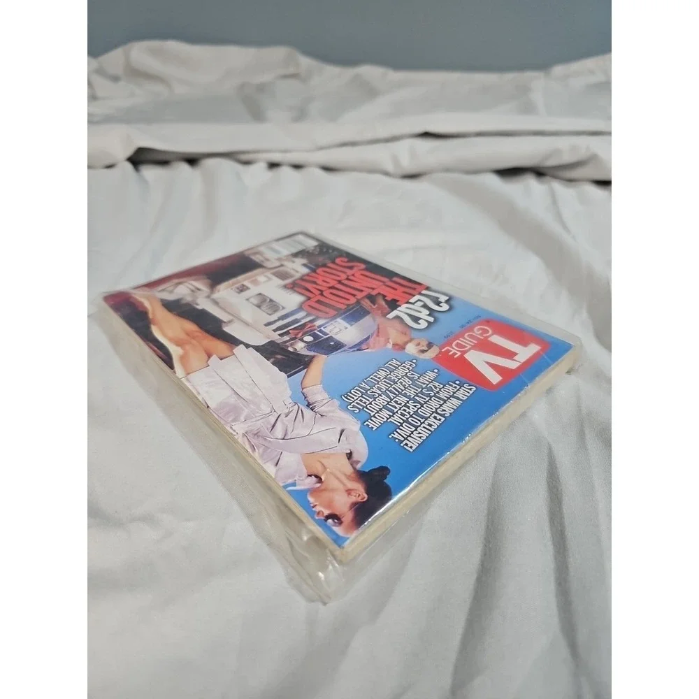 TV Guide Nov 24 2001 - Star Wars' R2D2, The Untold Story‎ - Orlando ed
